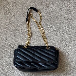 Elegant Black Quilted Shoulder Bag with Gold Chain Strap